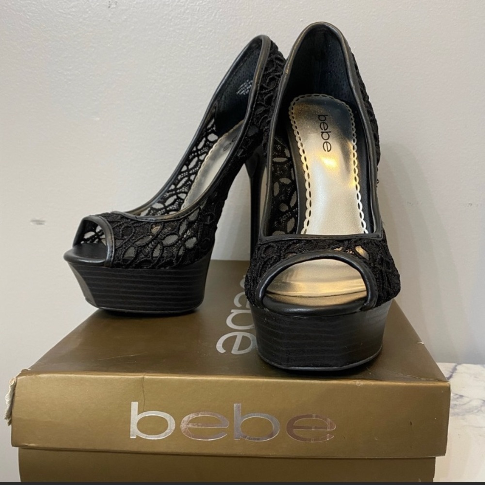 BEBE Peep Toe pumps
